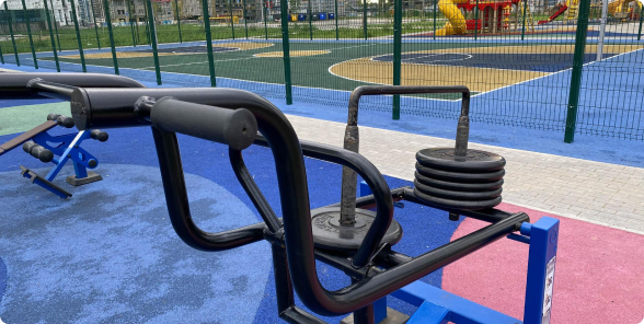 Детское игровое оборудование и уличные спортивные тренажеры